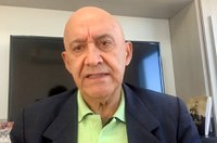 Confúcio Moura defende retorno às aulas e investimentos para as escolas