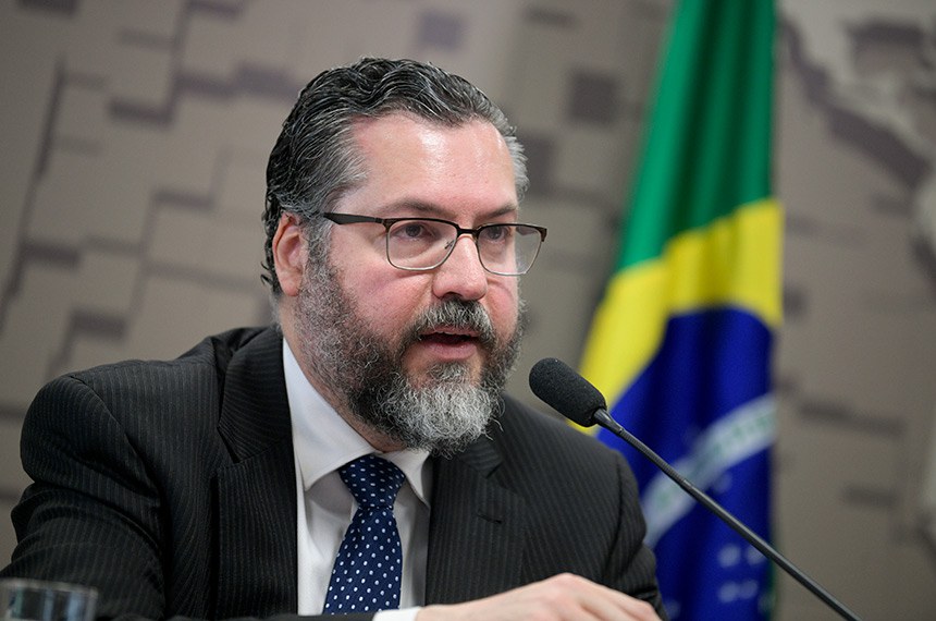 Ministro das Relações Exteriores, Ernesto Araújo, deve participar presencialmente de audiência no Senado