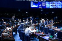 Voto aberto e sucessão na Presidência do Senado reverberam no Plenário