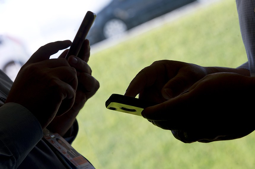 Uma das propostas, de Izalci Lucas, fixa pena de reclusão de quatro a oito anos a quem praticar fraude por meio de dispositivo eletrônico ou de informática