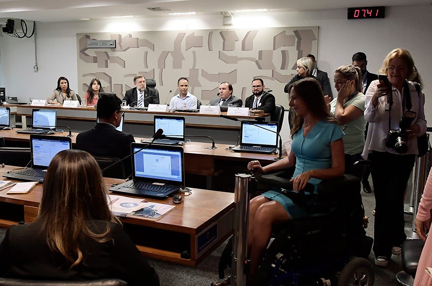 Senado tem subcomissão permanente dedicada às pessoas com deficiência. Na foto, reunião realizada em dezembro de 2019, com senadores Flávio Arns e Mara Gabrilli