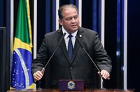 Eduardo Gomes exalta Bolsonaro e aplaude clima de entendimento entre os Poderes