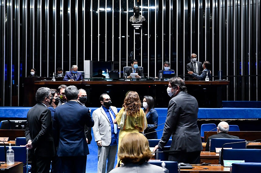 Em sessão semipresencial, o Plenário aprovou a indicação do desembargador do Piauí para a vaga de ministro do Supremo Tribunal Federal
