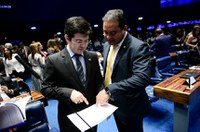 Partidos vão ao STF contra decisões do governo sobre vacinação contra covid-19