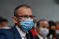 Projeto proíbe que candidato ao Senado tenha cônjuge ou parente como suplente