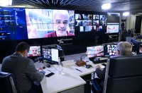 Senadores pedem comissão para acompanhar vacina contra covid-19