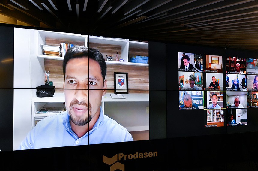 Plenário do Senado Federal durante sessão deliberativa ordinária semipresencial. Ordem do dia.   Na pauta: PL 4.458/2020 que atualiza a legislação referente à recuperação judicial, à recuperação extrajudicial e à falência do empresário e da sociedade empresária; PL 4.554/2020 que altera o Código Penal, para aumentar a pena do crime de furto nos casos de fraude eletrônica.   Extrapauta: PLS 787/2015 que altera o Código Penal Brasileiro, para incluir a previsão de agravantes aos crimes praticados por motivo de racismo.   Em pronunciamento via videoconferência, senador Rodrigo Cunha (PSDB-AL).   Foto: Leopoldo Silva/Agência Senado