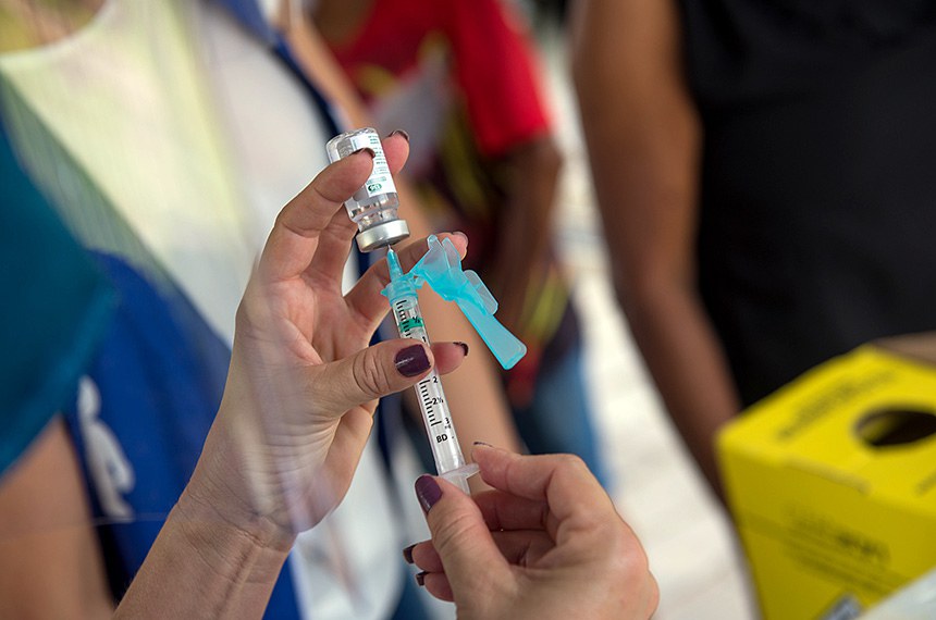 Medida provisória também determina que paciente seja informado sobre riscos e benefícios da vacina