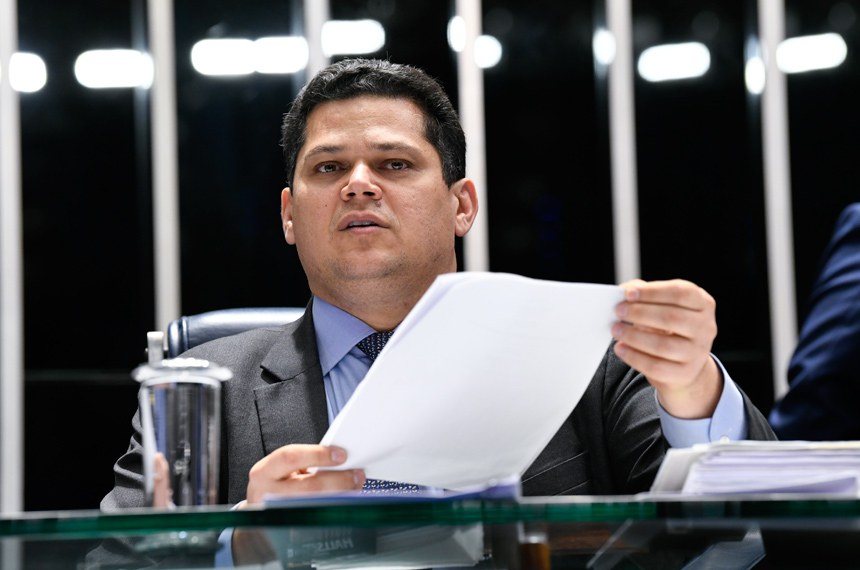 Presidente do Senado soltou nota oficial em que reconhece a situação de Manaus como "gravíssima"