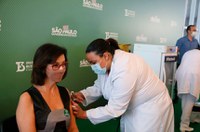 Senadores celebram envio de primeiras doses de vacina para estados