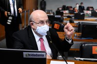Ney Suassuna se despede do Senado e Veneziano reassume cargo de senador