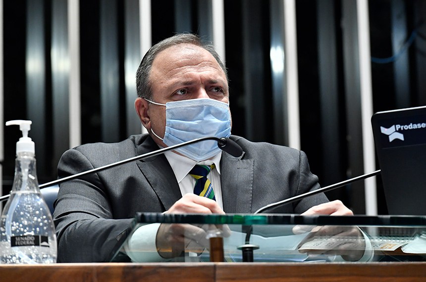 O ministro da Saúde, Eduardo Pazzuelo, durante a sessão temática em que apresentou suas explicações aos senadores