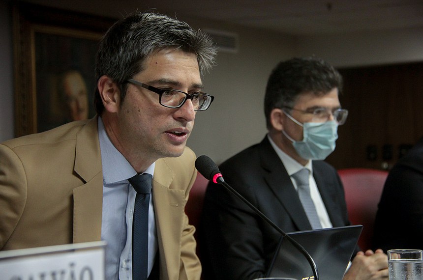 Senador Carlos Portinho, relator do marco regulatório, prometeu analisar todas as sugestões feitas na audiência
