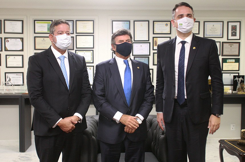 Rodrigo Pacheco (à direita) e o deputado Arthur Lira (à esquerda) foram recebidos pelo ministro Luiz Fux, no Supremo Tribunal Federal