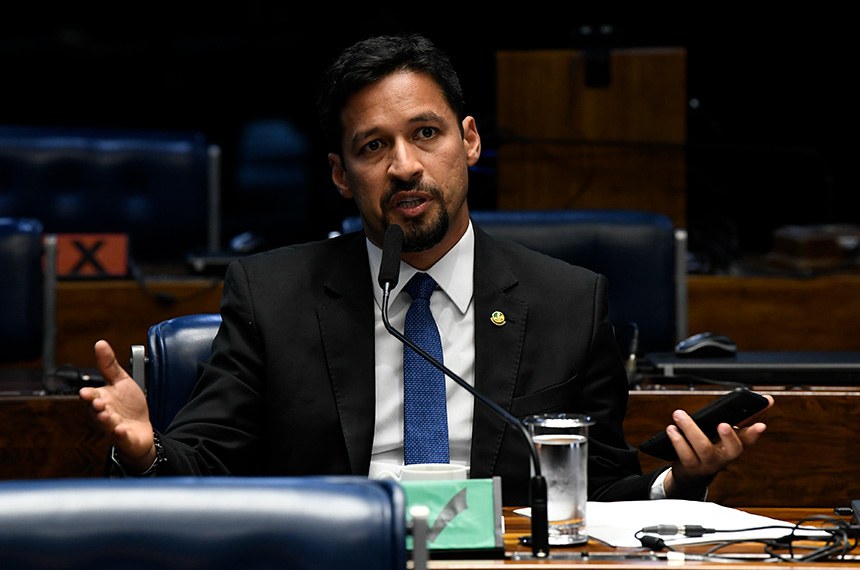 O relator da proposta, senador Rodrigo Cunha, pediu o adiamento da votação para ter mais tempo de analisar as emendas apresentadas