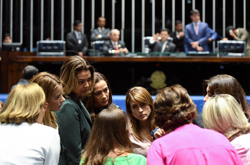 Senadoras durante sessão em Plenário
