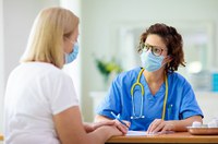 Projeto facilita aposentadoria e auxílio-doença a mulher com endometriose grave