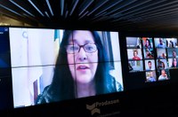 Senadores fazem um minuto de silêncio pelas quase 270 mil vítimas da covid-19