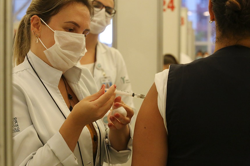 Vacinação de profissionais de saúde em São Paulo, em janeiro