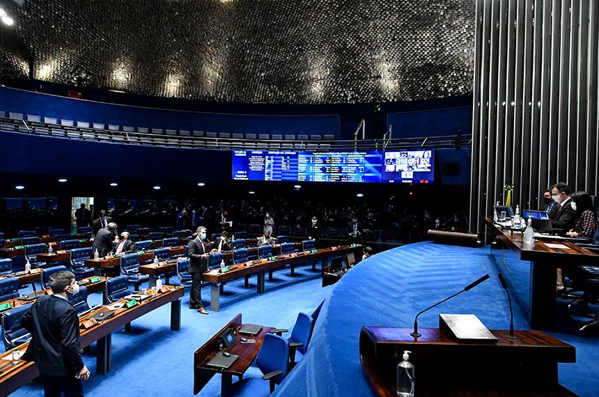 Proposta de emenda à Constituição que permite ao governo pagar novo auxílio emergencial fora do teto de gastos foi apreciada no dia 4, pelo Senado, e aprovada pela Câmara dos Deputados, nesta sexta-feira (12)