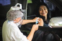 Brasileiros querem vacina e auxílio emergencial, aponta DataSenado