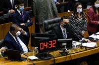 Senado pode derrubar veto e garantir indenização a profissionais de saúde