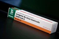 Senadores comemoram vacina totalmente brasileira, que ainda aguarda testes