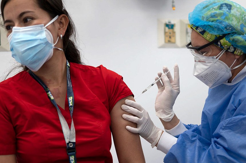Apenas10,9% dos brasileiros receberam a primeira dose do imunizante
