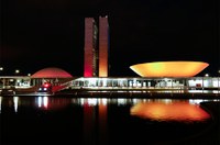 Senado é iluminado de vermelho em alusão ao Dia Internacional da Hemofilia