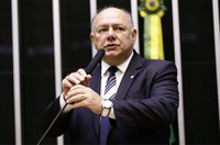 Senadores fazem um minuto de silêncio pela morte do deputado Schiavinato