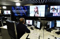 Homenagem ao HUB por pesquisa da CoronaVac é marcada por defesa da ciência