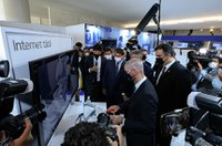 Pacheco, Lira e Bolsonaro inauguram exposição sobre uso do 5G