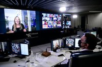 Votação do projeto que garante oferta de educação bilíngue para surdos é adiada