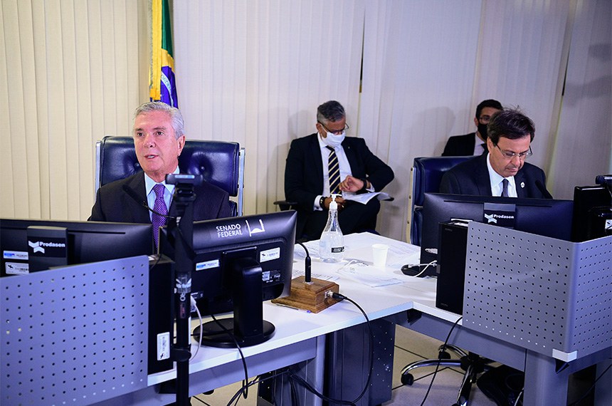 O ciclo de debates foi solicitado por Fernando Collor (à esquerda), que é presidente da Comissão de Desenvolvimento Regional e Turismo do Senado