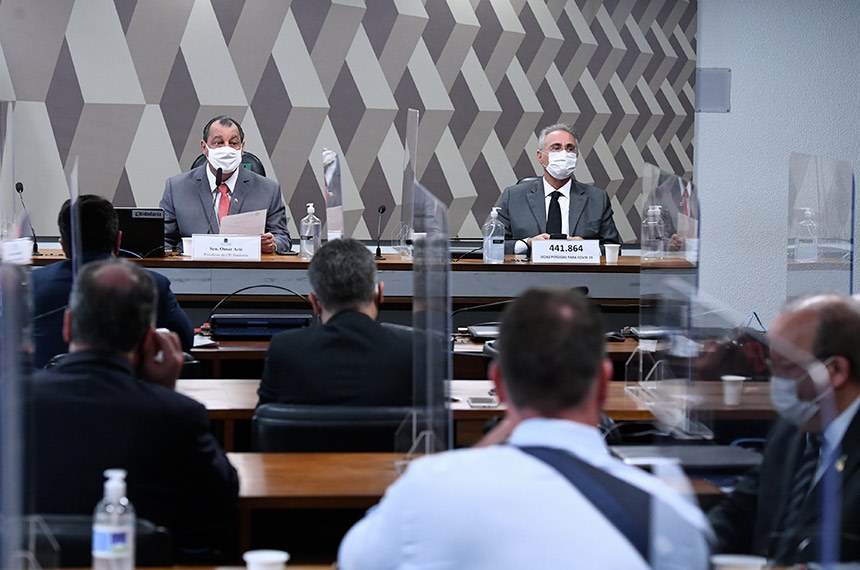 Presidente da CPI, Omar Aziz, e relator, Renan Calheiros: comissão deve votar mais de 200 requerimentos 