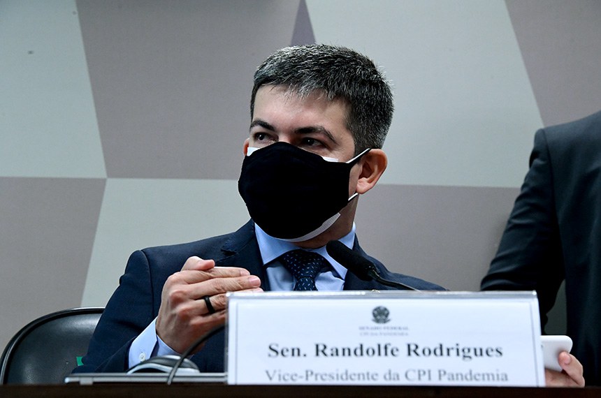 Randolfe Rodrigues afirma que documentos e depoimentos mostram que presidente da República teve participação nos fatos investigados
