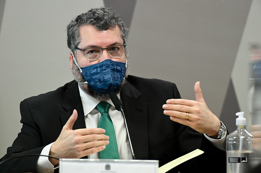 Ernesto Araújo foi questionado pelos senadores sobre ataques à China e inação do governo 