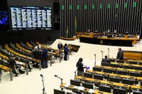 Deputados mantêm veto a distribuição de vacinas pelo Ministério da Saúde