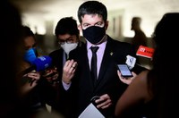 Senadores repudiam ideia de Bolsonaro de desobrigar máscaras para vacinados