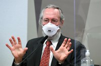 Ao buscar 'imunidade de rebanho', governo trata população como animais, diz Maierovitch na CPI