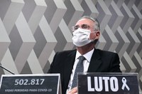 Após queixas de governistas, CPI vota e confirma lista de 14 investigados