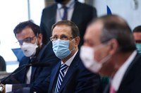 Oposição critica silêncio de Wizard; governistas reforçam direito constitucional