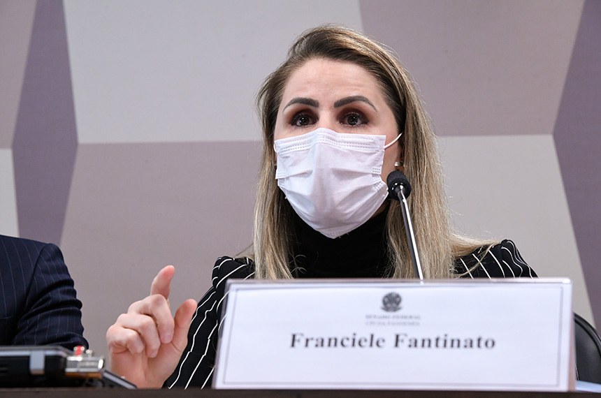 À CPI, Francieli Fantinato assegurou não ter recebido do Poder Executivo vacinas suficientes e campanhas publicitárias efetivas