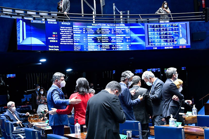 Plenário do Senado Federal durante sessão deliberativa ordinária semipresencial. Na ordem do dia, sessão destinada à deliberação de autoridades indicadas pelo governo federal e já sabatinadas pelas comissões. Bancada: senador Alessandro Vieira (Cidadania-SE); senadora Simone Tebet (MDB-MS); senador Antonio Anastasia (PSD-MG); senador Eduardo Girão (Podemos-CE). Foto: Waldemir Barreto/Agência Senado