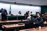 Comissão aprova LDO para 2022 com prioridade a vacinas, creches e habitação