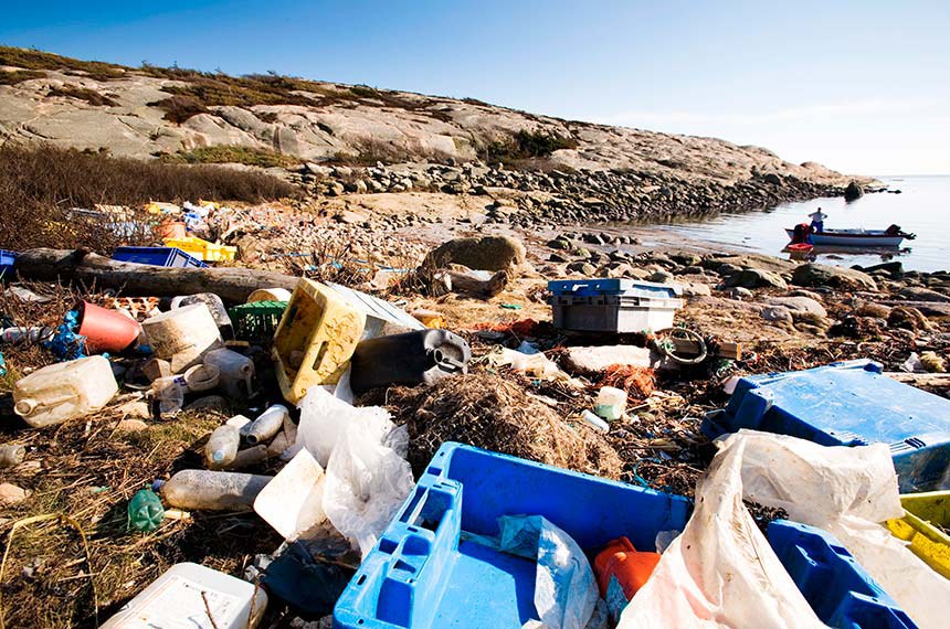 Consequências econômicas são mais drásticas no litoral; o consultor do Senado Joaquim Maia Neto defende uma legislação abrangente sobre o uso de plástico e elogia o PL 92/2018