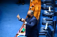 Izalci pede devolução de MP sobre recursos para internet em escolas públicas