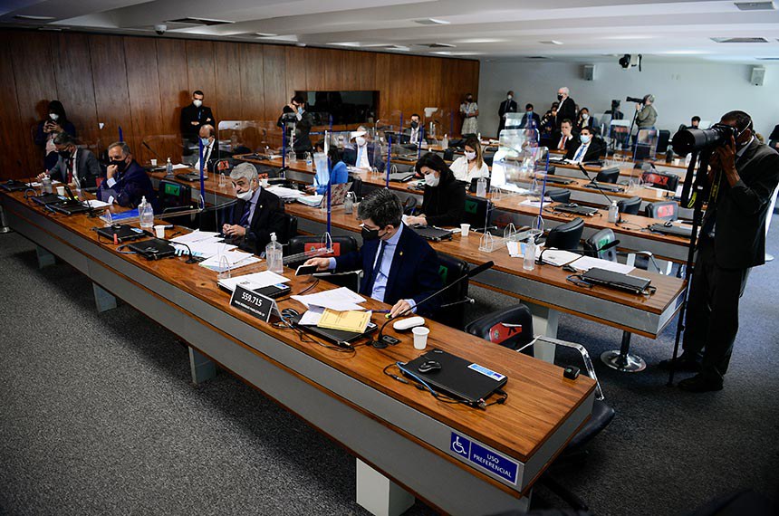 Comissão Parlamentar de Inquérito da Pandemia (CPIPANDEMIA) realiza oitiva do empresário que teria atuado informalmente durante meses no Ministério da Saúde, sem ter qualquer vínculo com o setor público.  Bancada: senador Alessandro Vieira (Cidadania-SE);  senador Izalci Lucas (PSDB-DF);  senador Humberto Costa (PT-PE);  senador Randolfe Rodrigues (Rede-AP);  senador Jorginho Mello (PL-SC);  senadora Eliziane Gama (Cidadania-MA);  senadora Simone Tebet (MDB-MS);  senador Eduardo Girão (Podemos-CE);  senadora Soraya Thronicke (PSL-MS).  Foto: Pedro França/Agência Senado