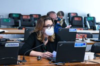 Aprovada licença-maternidade remunerada na adoção de adolescentes