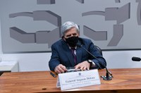 Augusto Heleno é ouvido em audiência secreta sobre ações de inteligência